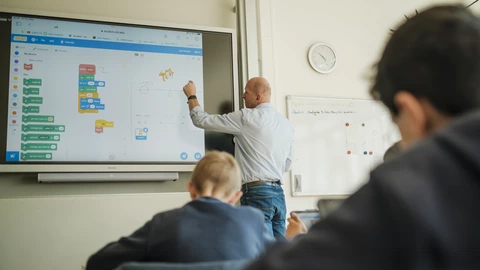 teacher drawing on the digital board in the classroom